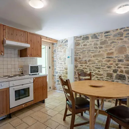 Gem Pool & Charm * Courry