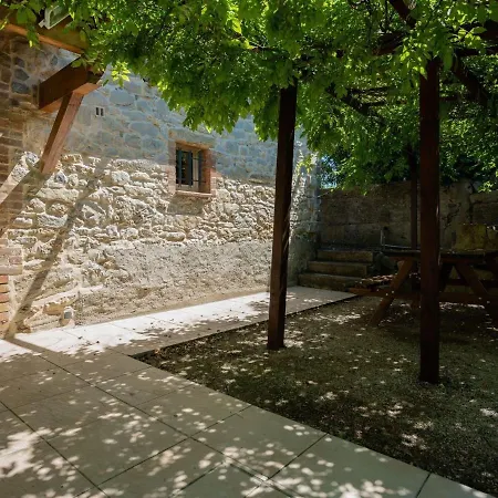 Around A Swimming Pool In A Small בית נופש