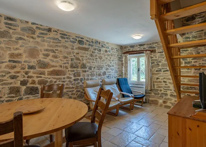 Gem Pool & Charm * Courry